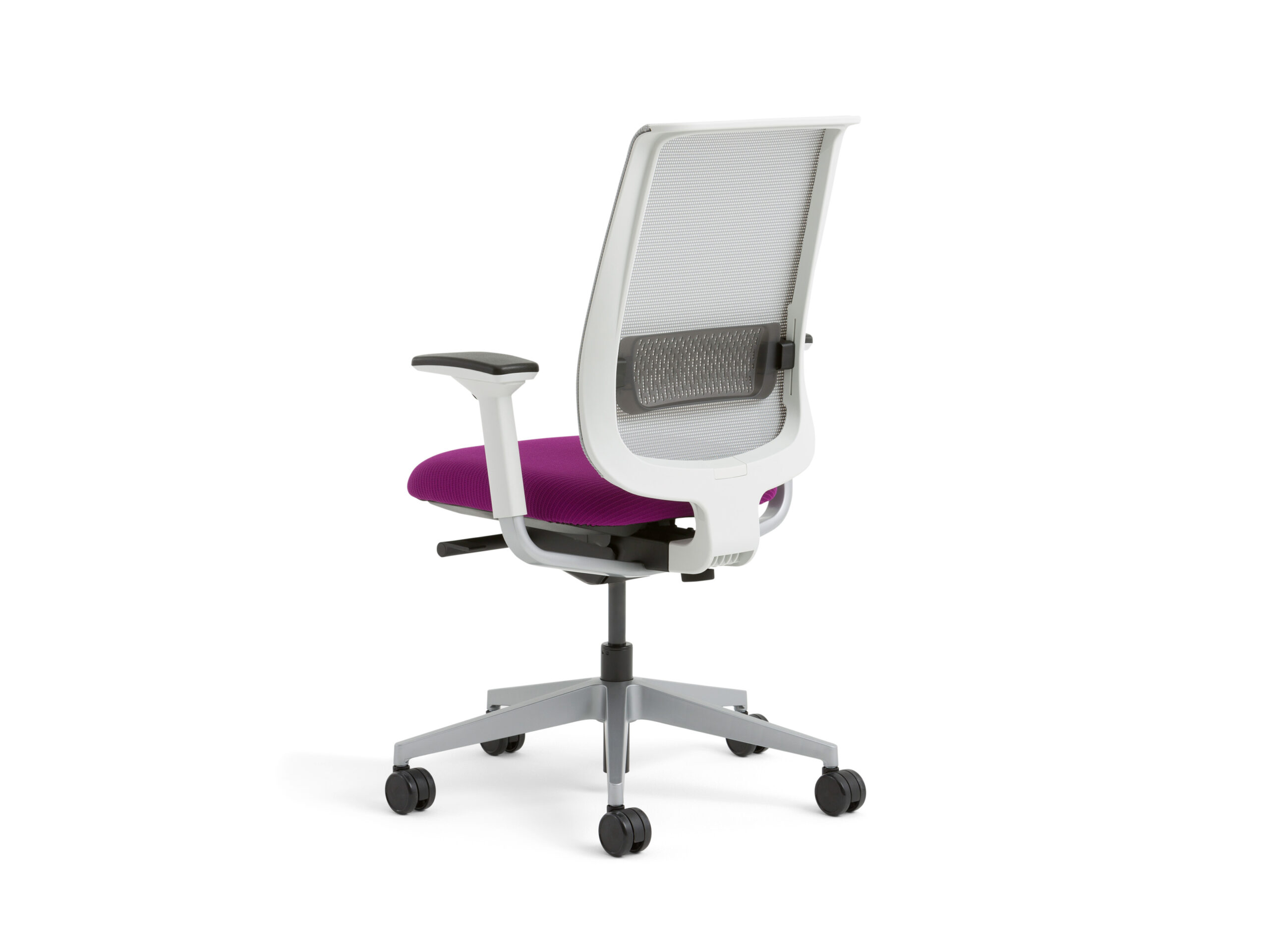 Reply AIr In Kuwait, an ergonomic office chair by Steelcase